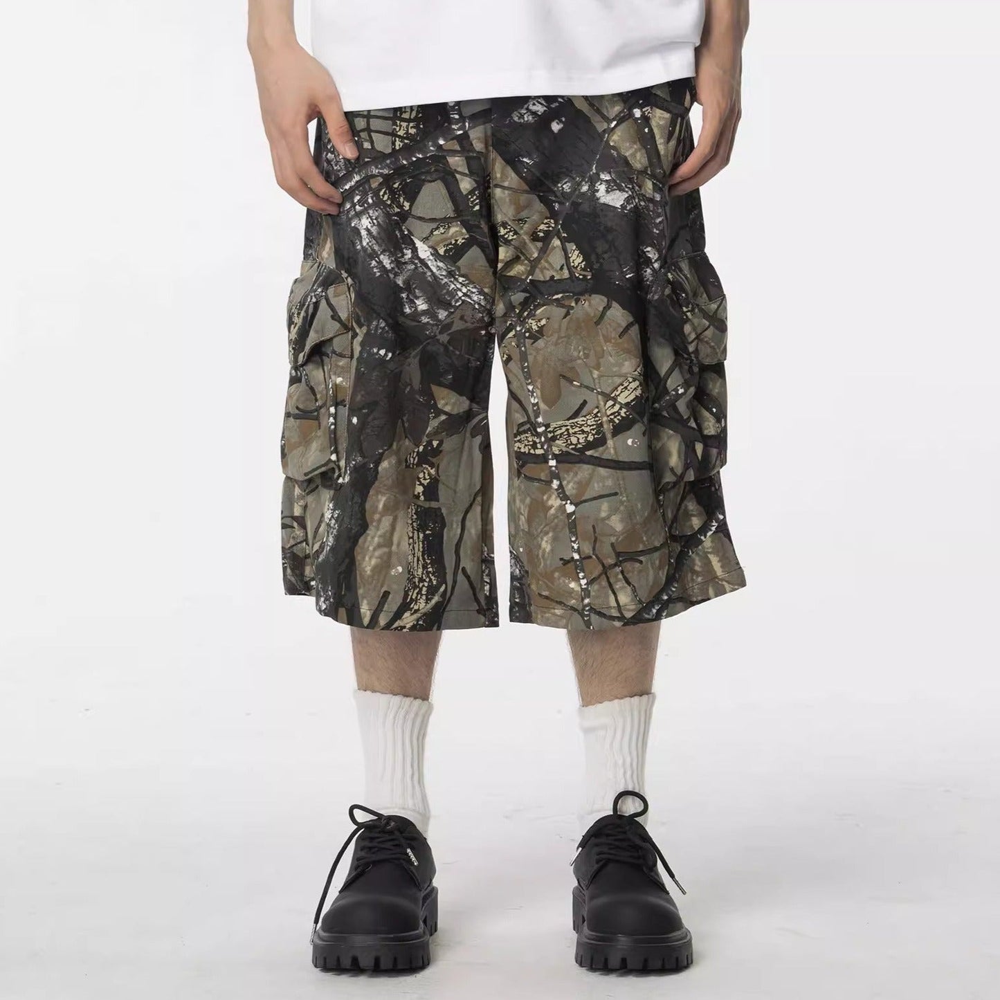WASHED TREE BRANCHED CARGO SHORTS