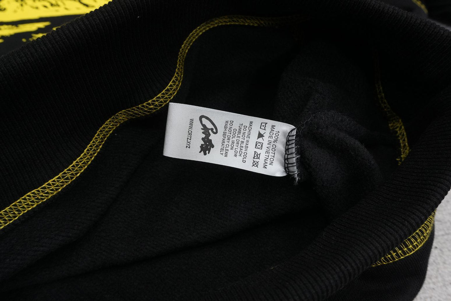 Corteiz Alcatraz Contrast Hoodie Black/Yellow