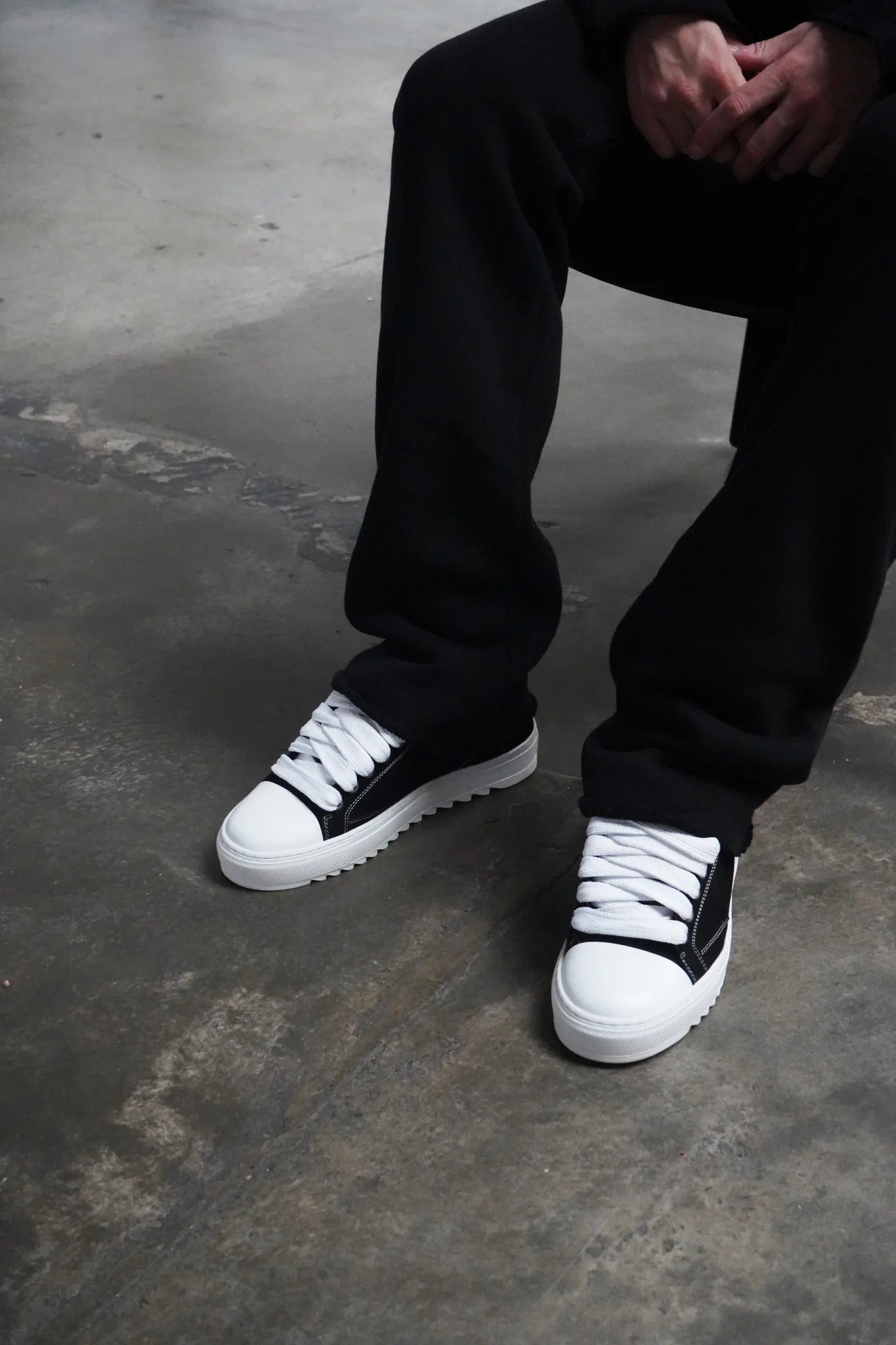 NUMERIŚ Atelier - "Acrylic Black"